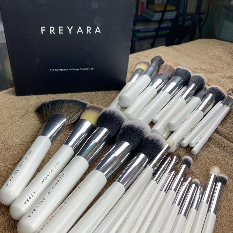 FREYARA Pincéis Maquiagem Profissional Kit 30pcs, Clássico Branco