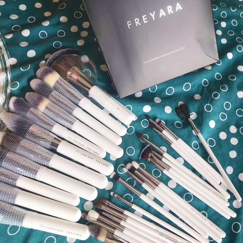 FREYARA Pincéis Maquiagem Profissional Kit 30pcs, Clássico Branco