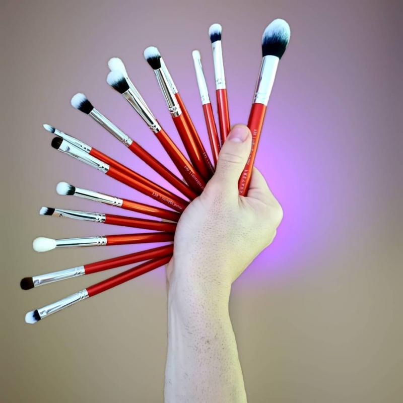 化粧筆アイシャドウ17本セット完全輝く赤