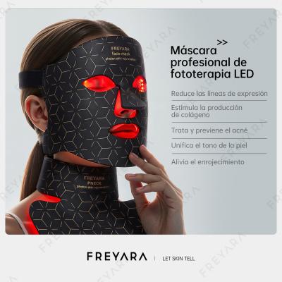 Tratamiento antienvejecimiento integral: máscara de silicona con terapia LED de cuatro colores. Reafirma y levanta la piel del rostro y el cuello, a la vez que ilumina la tez. Cuenta con 480 perlas LED.