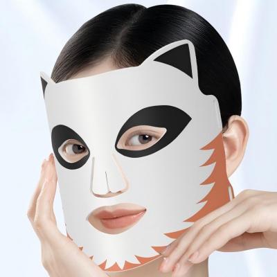 Máscara de fototerapia LED cuádruple con 276 luces LED. Ideal para usar después de tomar el sol en la playa, ya que proporciona una protección eficaz para la piel del rostro.