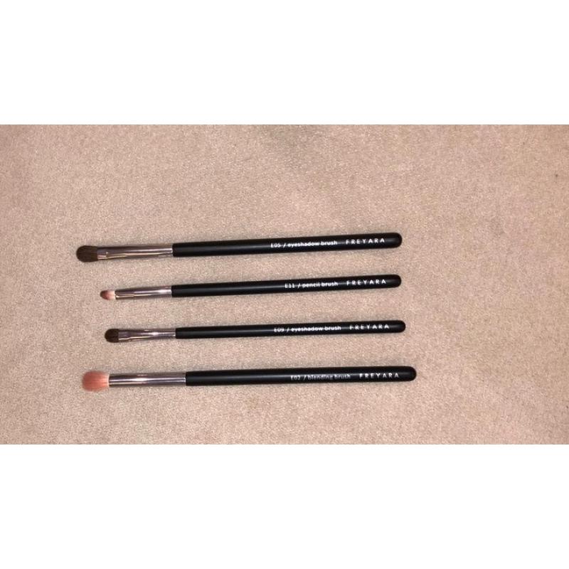 FREYARA Pincéis Maquiagem Profissional Kit 30pcs, Clássico Preto