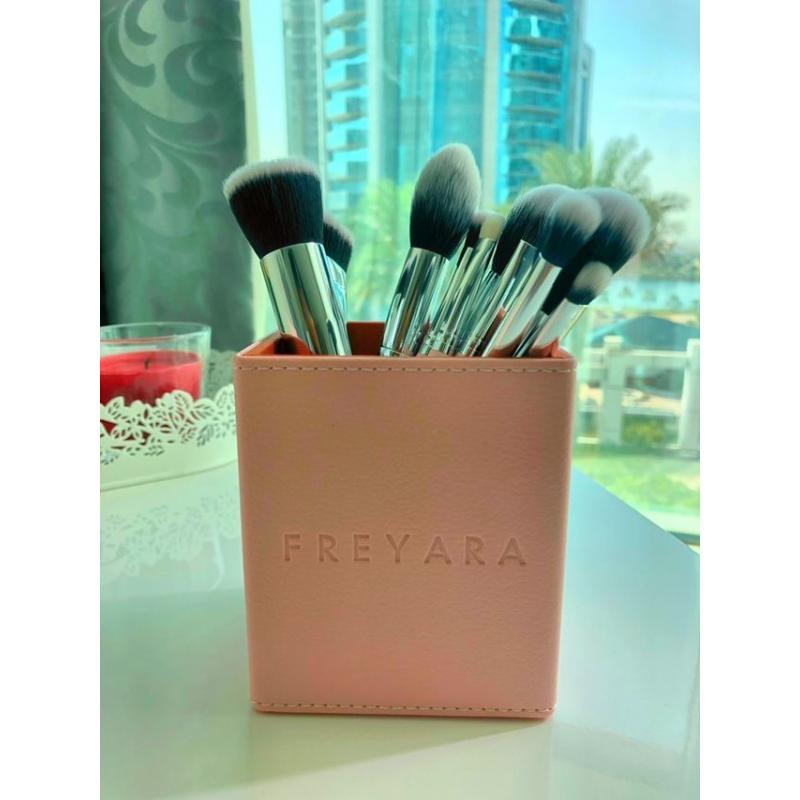 Set Kuas Makeup Profesional 10pcs Dengan Pemegang Magnet, Merah Jambu