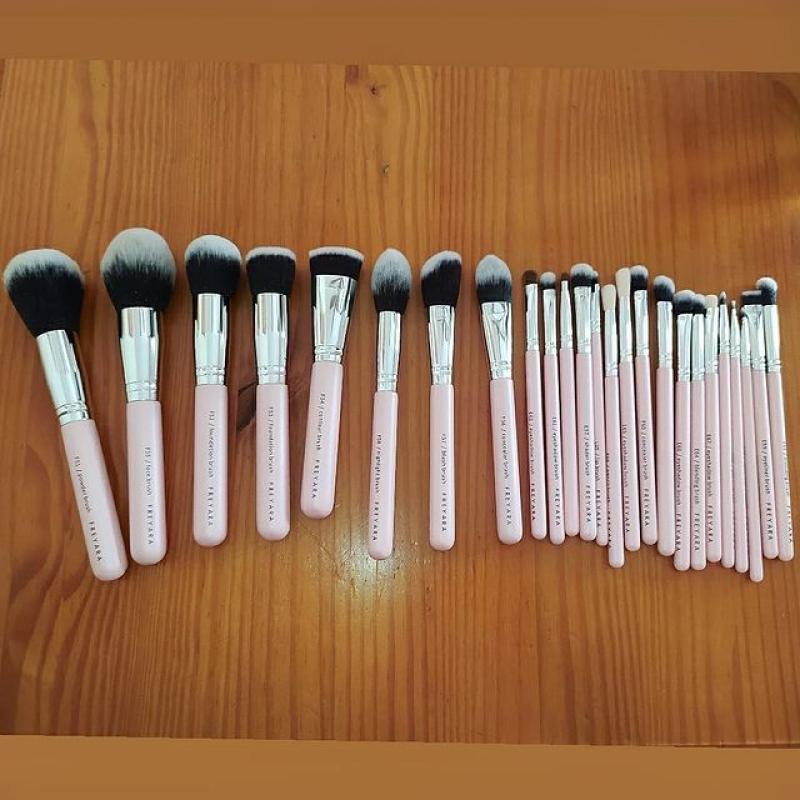 Kuas Makeup Profesional Set 25pcs Berkilau Warna Merah Jambu