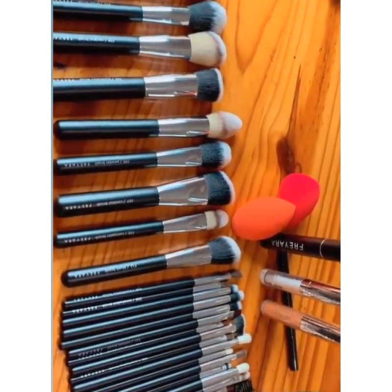 Kit Profissional de 30pcs Pincéis de Maquiagem Preto com 2 Esponjas de Maquiagem