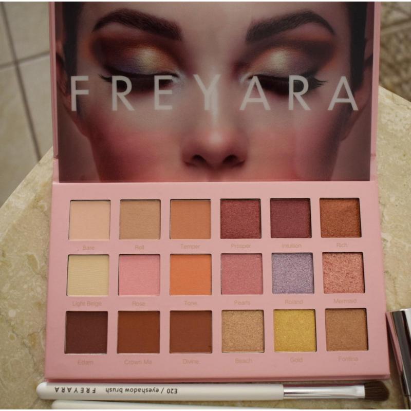 Göz Farı Fırçaları 17'li Set Beyaz Altın Güllü Göz Farı Paleti