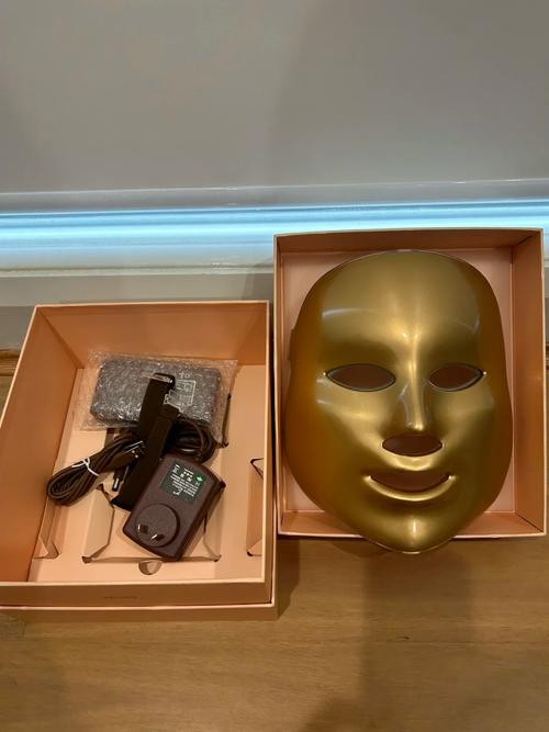 Hands and feet light therapy device assembly line with quality checkpoints