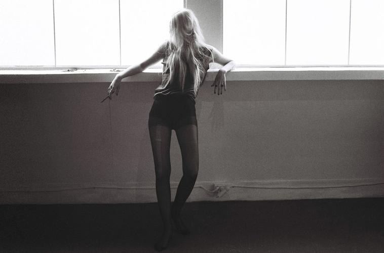 red light therapy torch