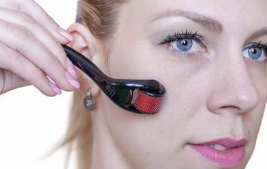 Professional performing microneedling vs dermaroller demonstration