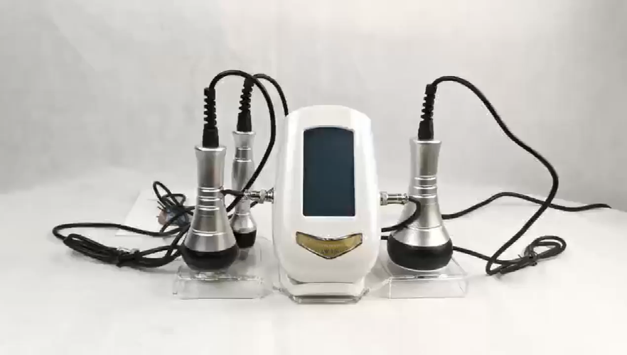 Professional using best cavitation machine in spa setting