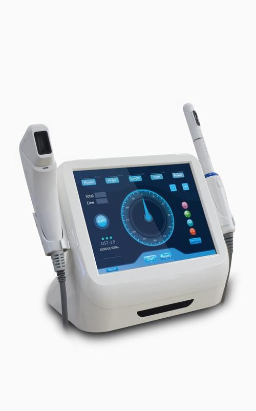 Professional using anti-aging skin machine in clinic