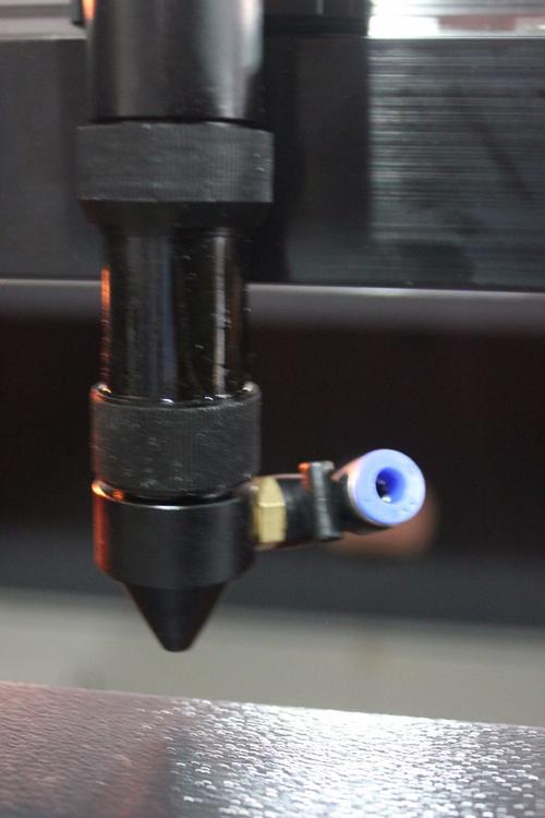 laser cutting machine