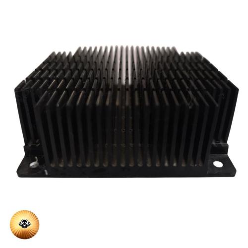 High-performance extruded aluminum LED heat sink with fin design