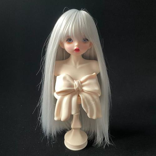 Professional hairstylist using 6 in 1 hair wand