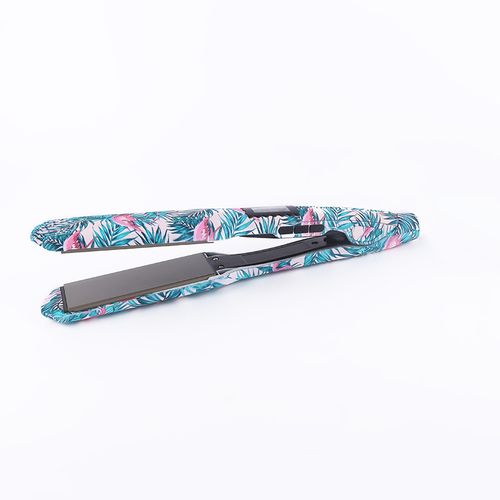 Using mini straightener for travel in hotel room